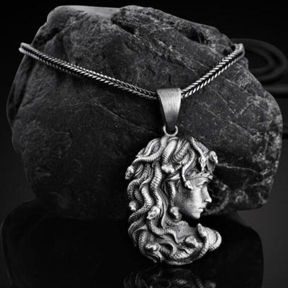 Gorgon pendant<br> Stheno