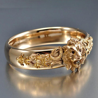 Gold ring<br> lion head