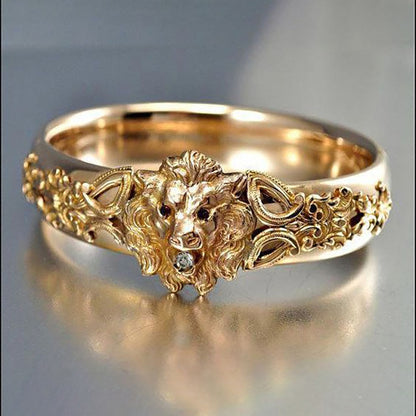 Gold ring<br> lion head